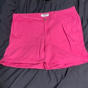 Old Navy pink Bermuda shorts. 4 pocket hemmed.   W84